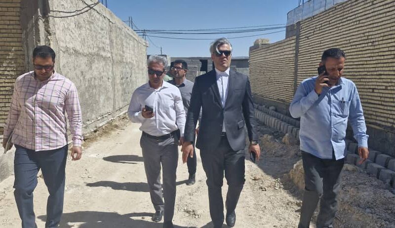 بازدید رئیس شورای شهر و مهندس نظارات شهردار از مناطق در حال ساماندهی شهرک طالقانی